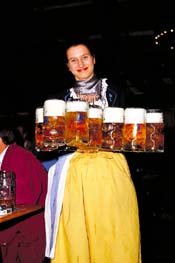 plan_germany_munich_oktoberfest_waitress_beer_hall_v.jpg (7800 bytes)